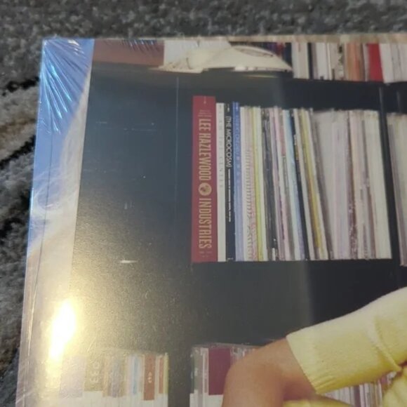 Sabrina Carpenter Short And Sweet Vinyl with Signed insert Brand New - Picture 4 of 14